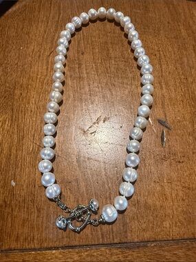 Chic cultured pearl necklace with stunning clasp!